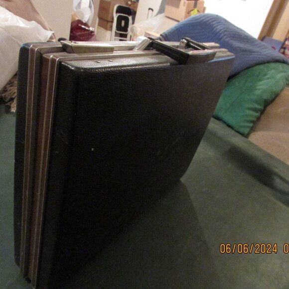 60's thin hard body briefcase - Picture 2 of 4